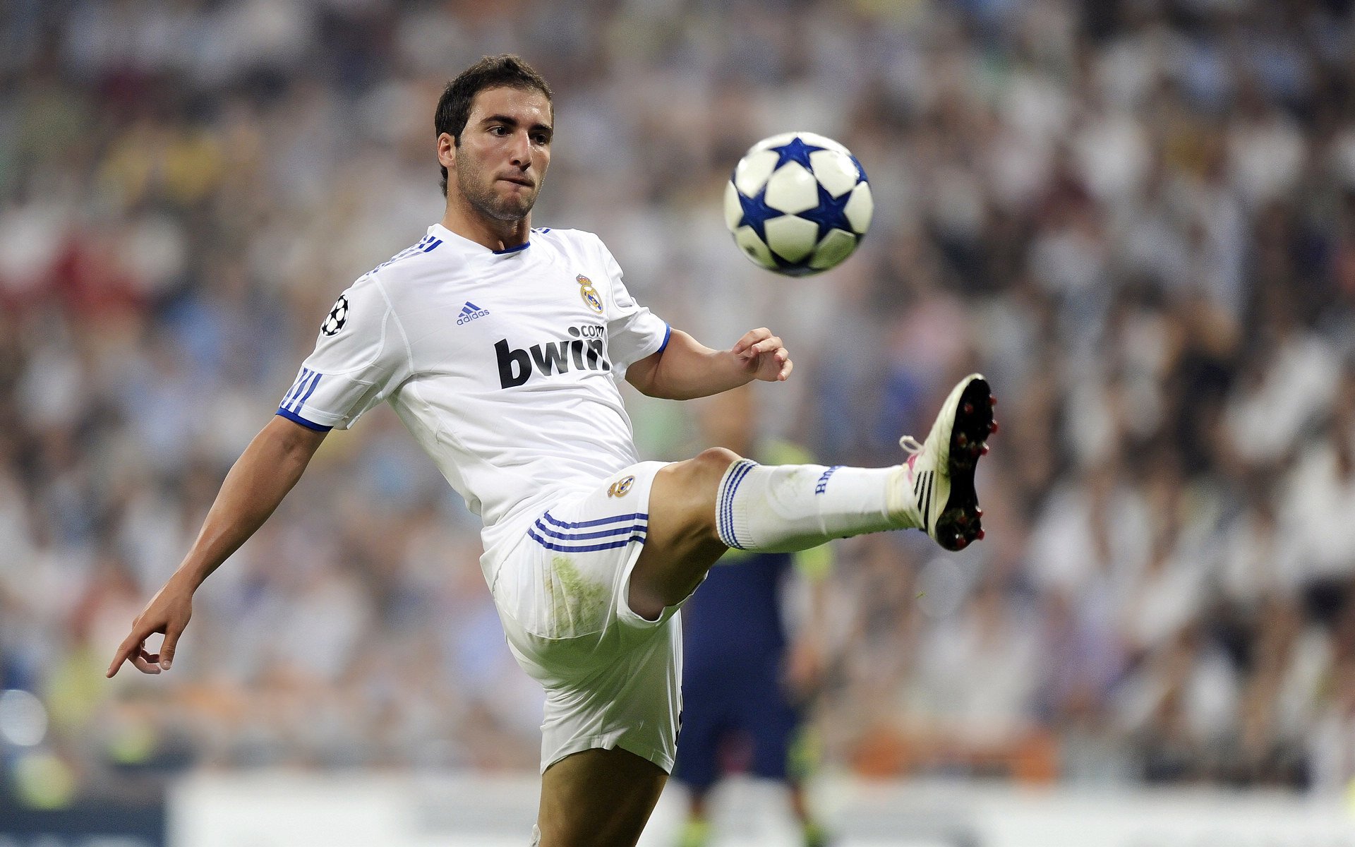 拉文三分连续命中公牛打出得分高潮,nba_拉文34分 公牛击败活塞